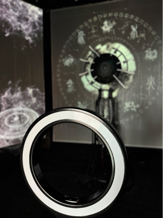 “光年有侬”展区的“共鸣”装置富含哲理