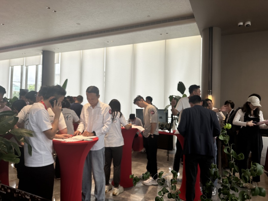 松江泗泾招商时代潮派项目选房现场 戚颖璞 摄