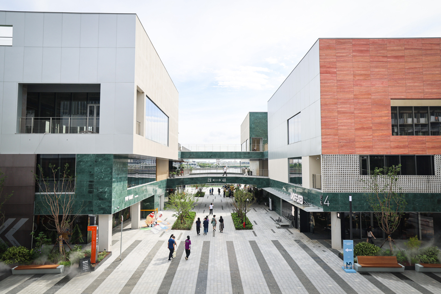 西岸梦中心正式开业首日。均 海沙尔 摄