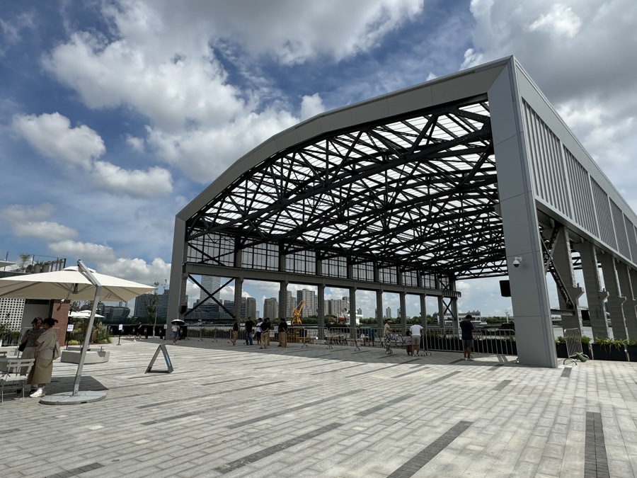 梦船坞，左侧为蓝瓶咖啡外摆位。舒抒 摄