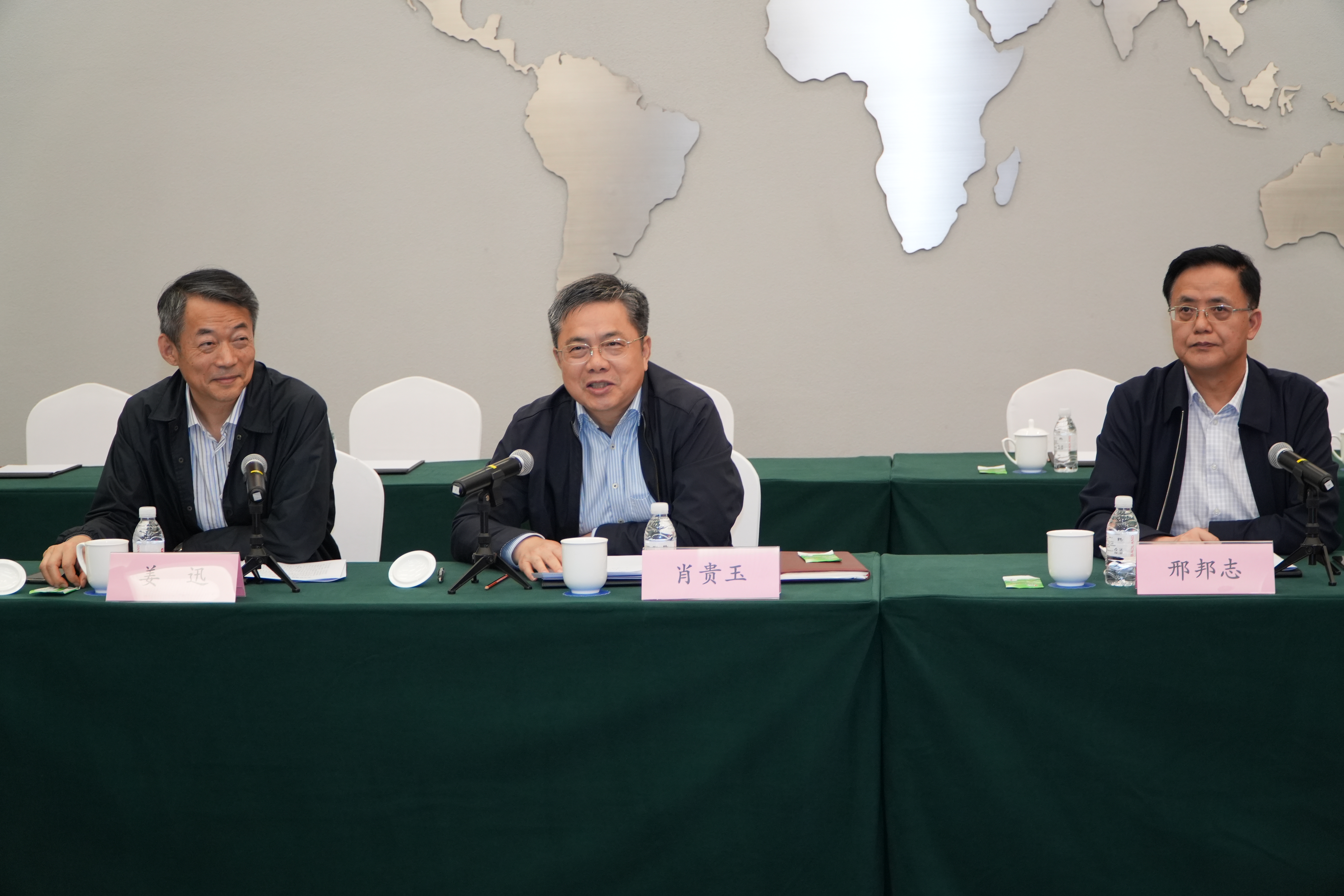 市政协副主席肖贵玉讲话