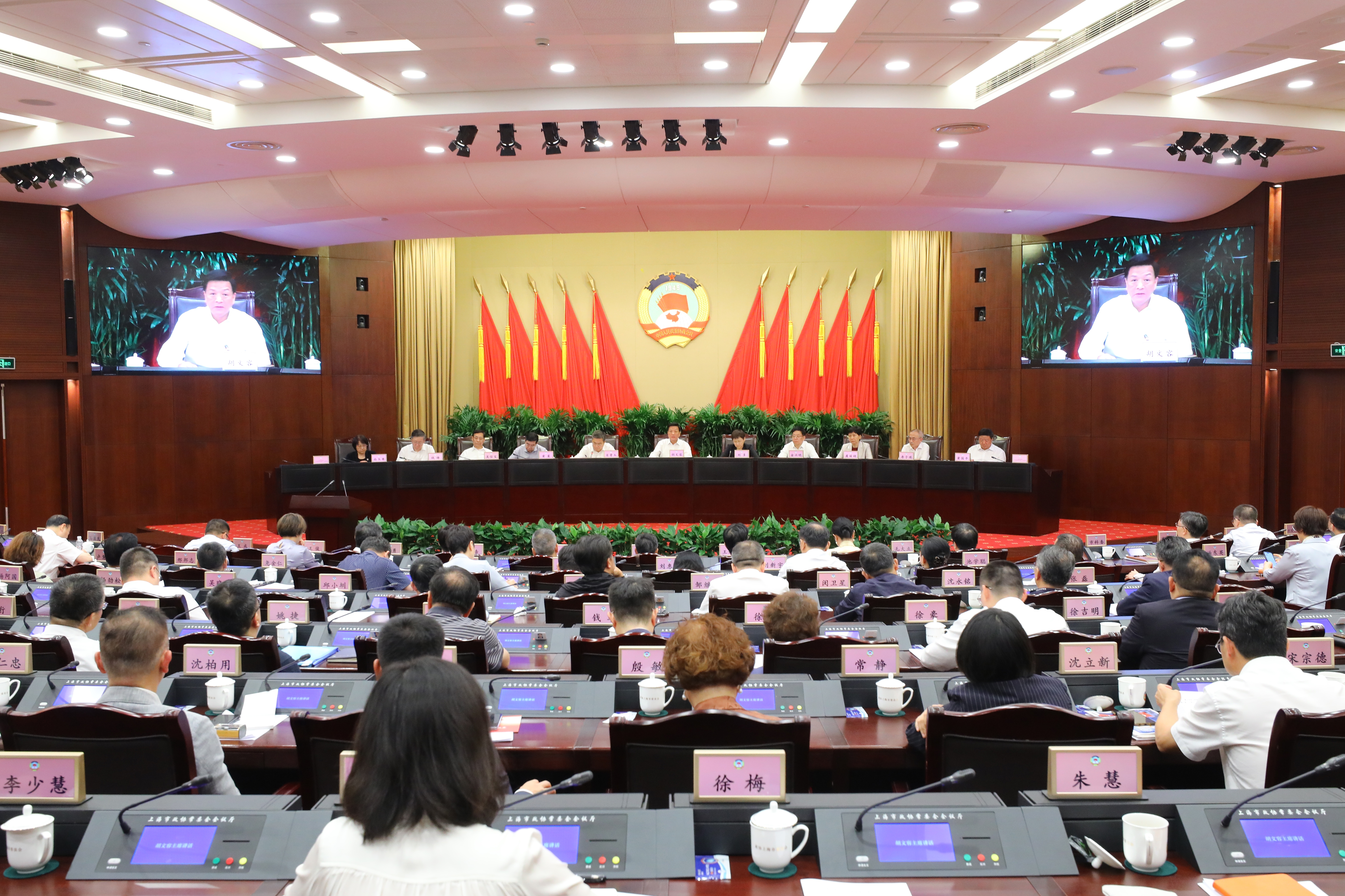 2024年6月27日,上海市政协举行十四届常委会第十二次会议,围绕“以更加开放的思维和举措参与国际科技合作,建好用好重大科学装置,进一步强化科技创新策源功能”议题,开展协商议政