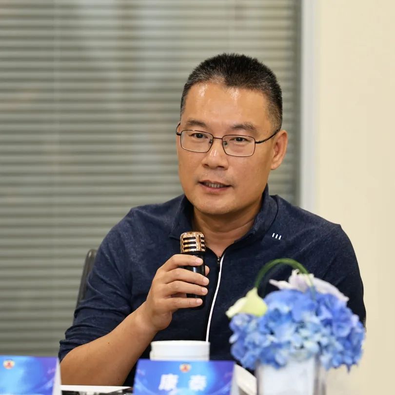 康泰<BR/>露露乐蒙政府事务总经理