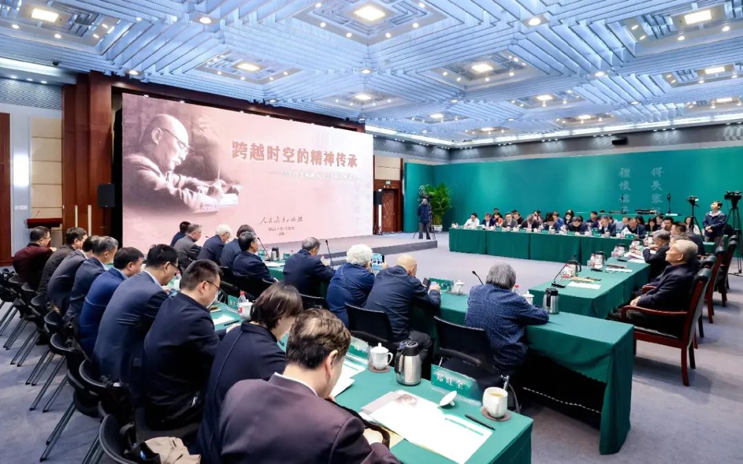 10月22日下午,民进中央常务副主席朱永新出席人民教育出版社举办的纪念叶圣陶诞辰130周年座谈会。