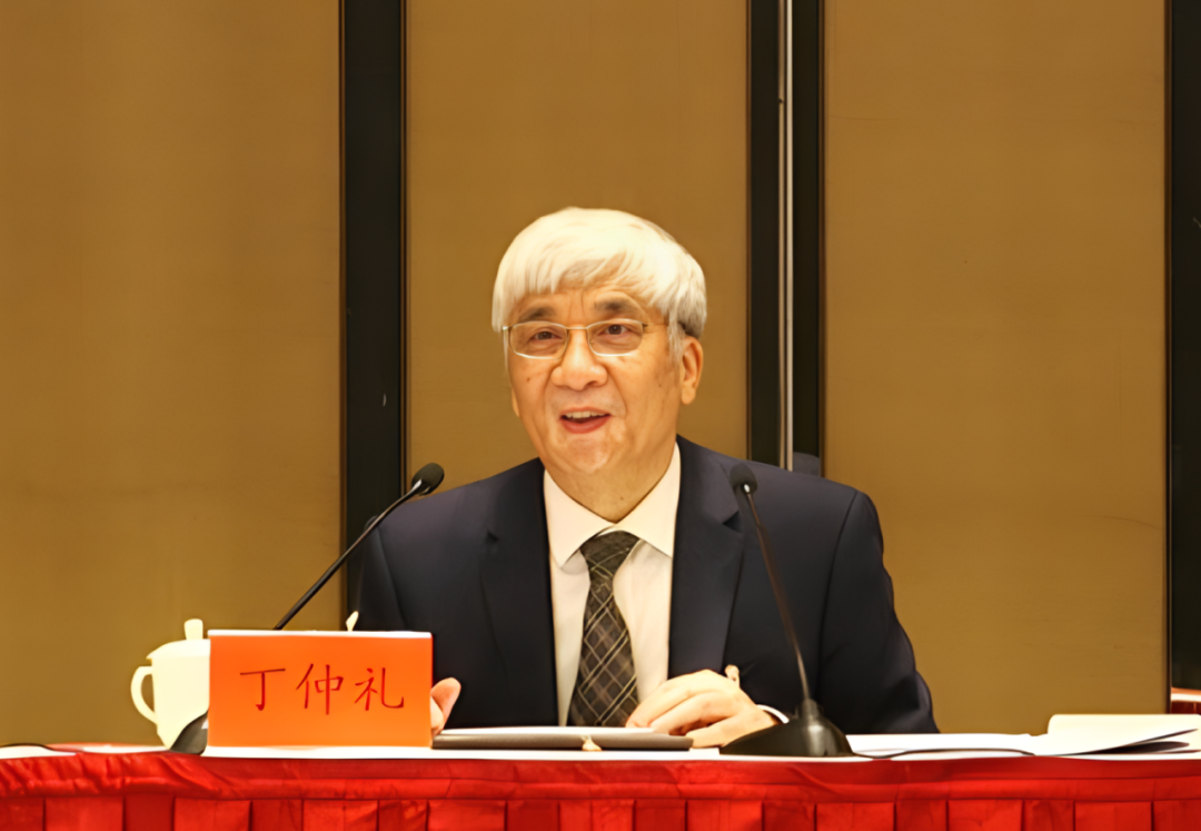 丁仲礼作工作报告