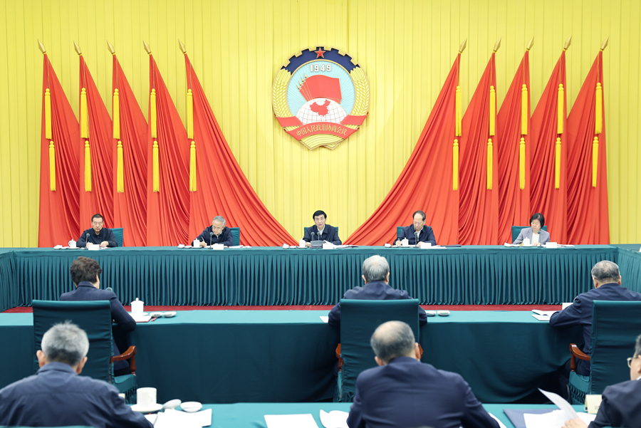 10月30日,政协第十四届全国委员会第二十七次主席会议在北京召开。中共中央政治局常委、全国政协主席王沪宁主持并讲话。新华社记者 姚大伟 摄