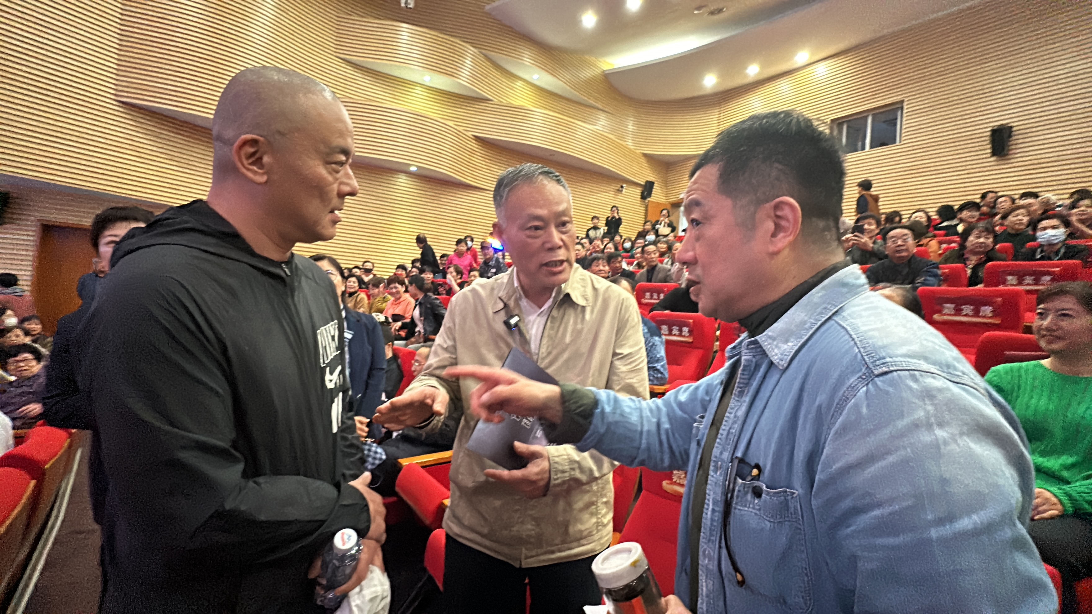 市政协农业农村委主任殷欧与沪剧名家孙徐春和朱俭探讨乡村文化发展