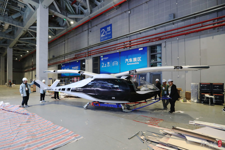 TCab Tech时的科技展台对面,御风未来的展机也进场了。