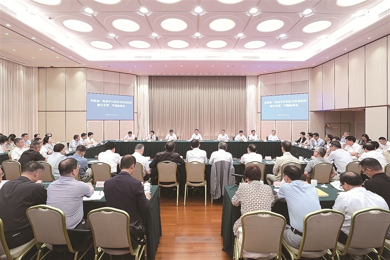 2024年7月24日,上海市政协召开“促进平台经济与实体经济融合发展”专题协商会。金松摄