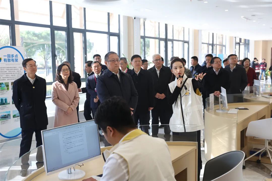 郑建邦一行考察昆山市台胞台企一站式服务中心