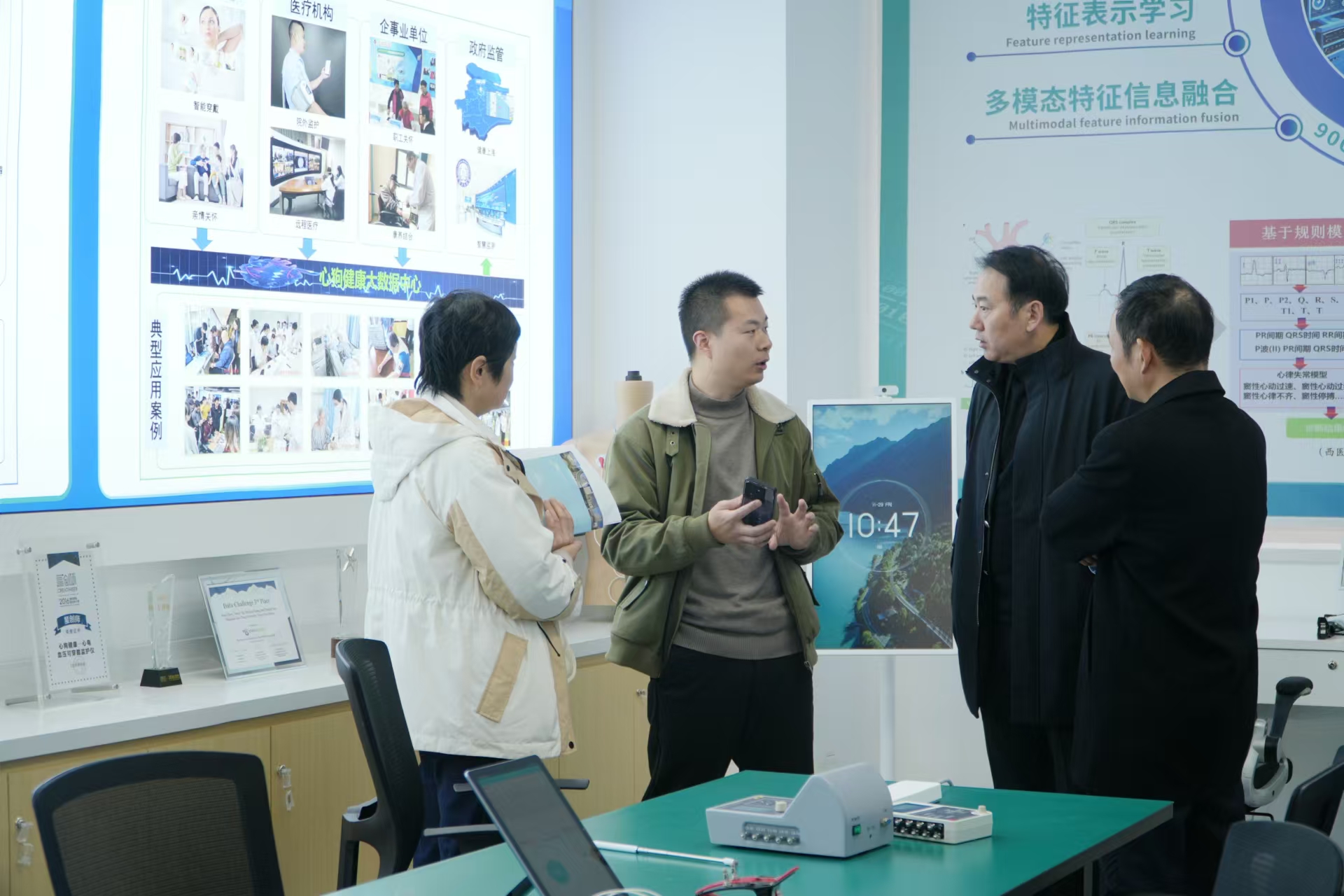 听取科研成果介绍