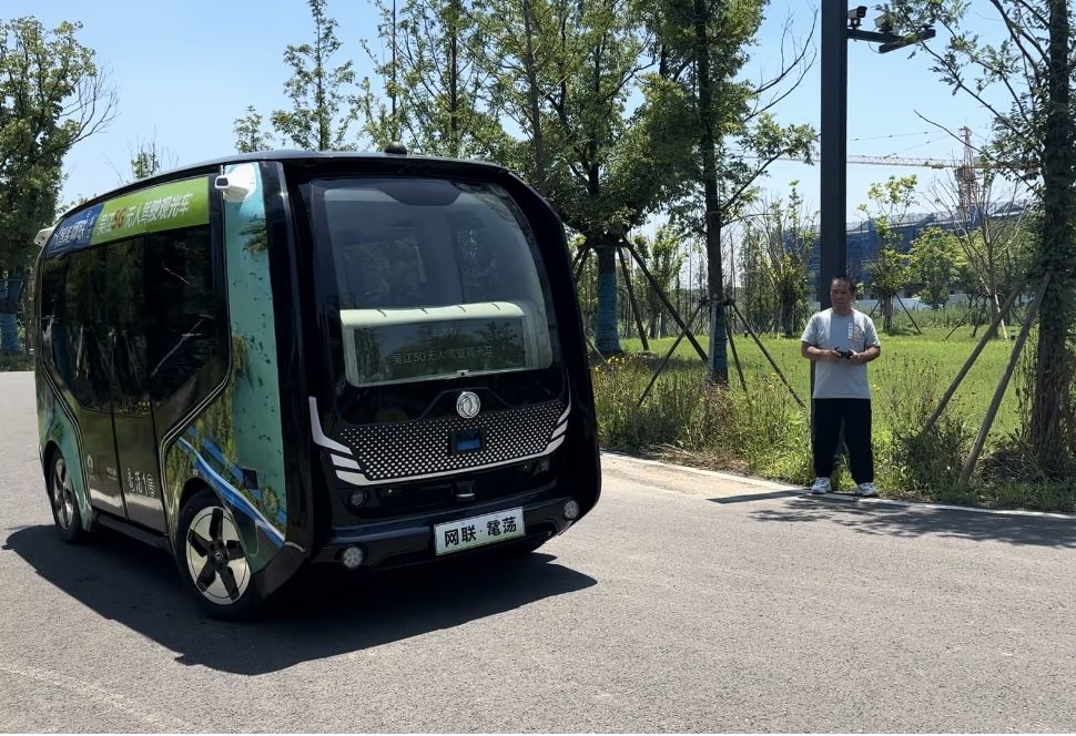 中国联通牵头在长三角一体化示范区打造的自动驾驶观光车。新华社记者 胡洁菲 摄