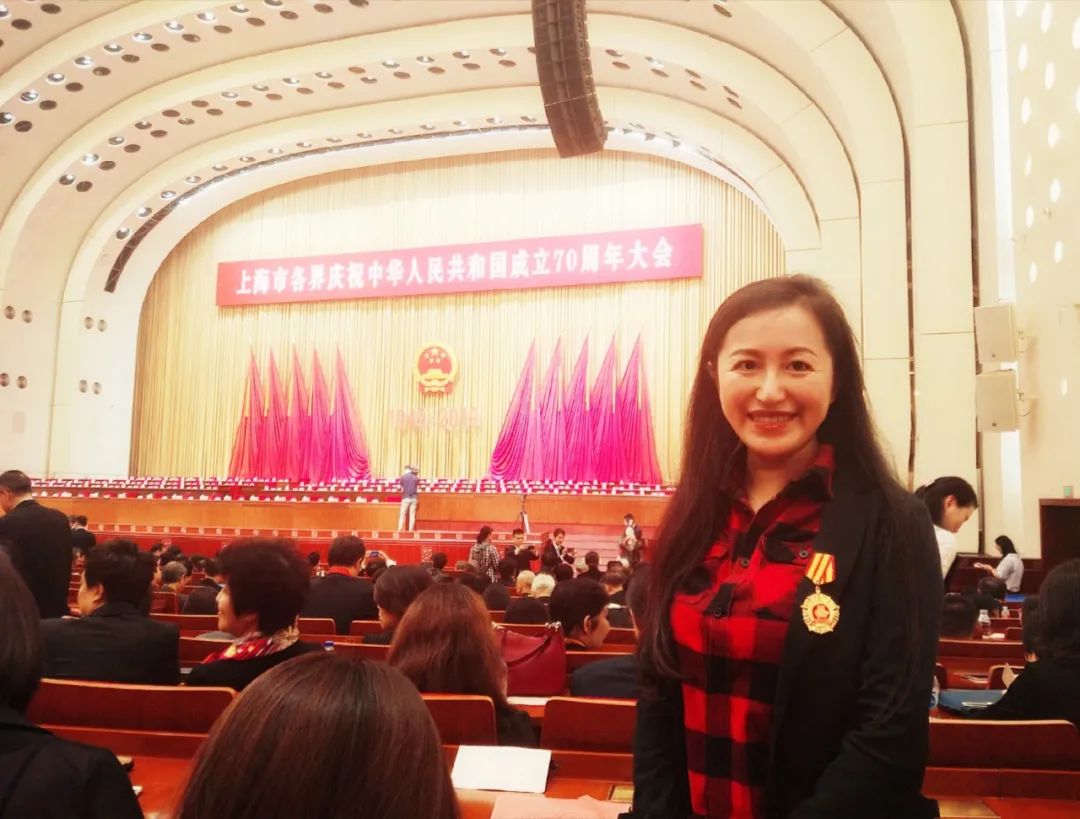 △阙之玫作为上海市三八红旗手代表参加上海市各界庆祝中华人民共和国成立70周年大会