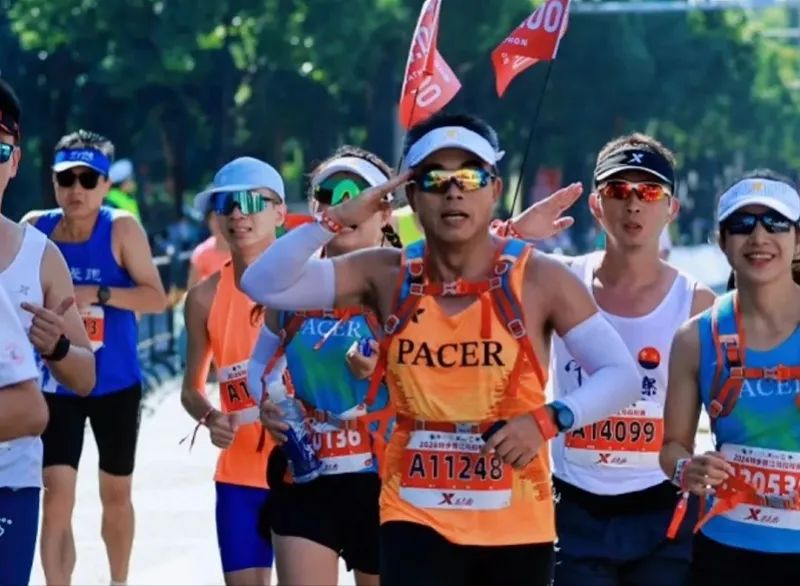 2024晋江马拉松比赛中，姚飞以全马400官方领跑员的身份参赛。