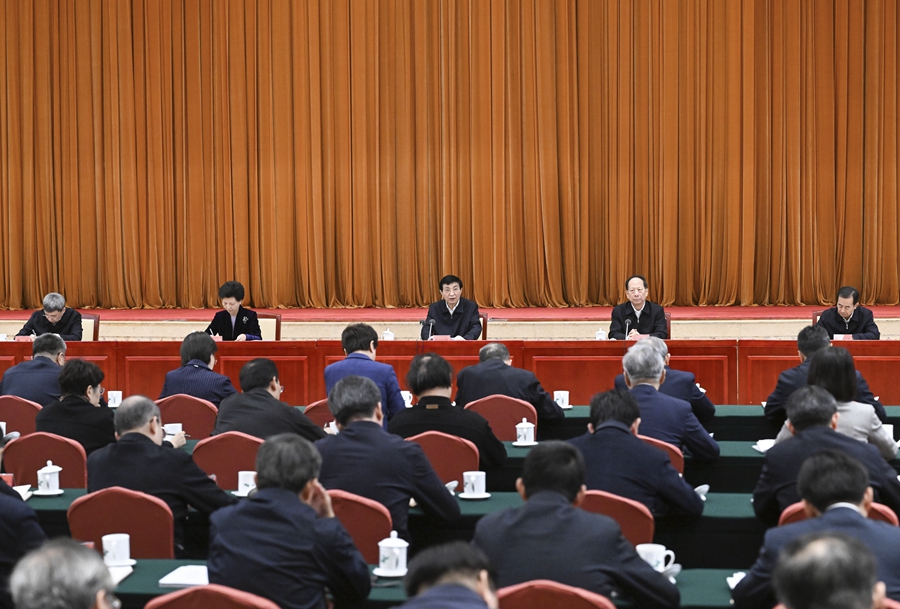 12月18日，贯彻落实中央民族工作会议精神经验交流会在北京召开，中共中央政治局常委、全国政协主席王沪宁出席并讲话。新华社记者 饶爱民 摄