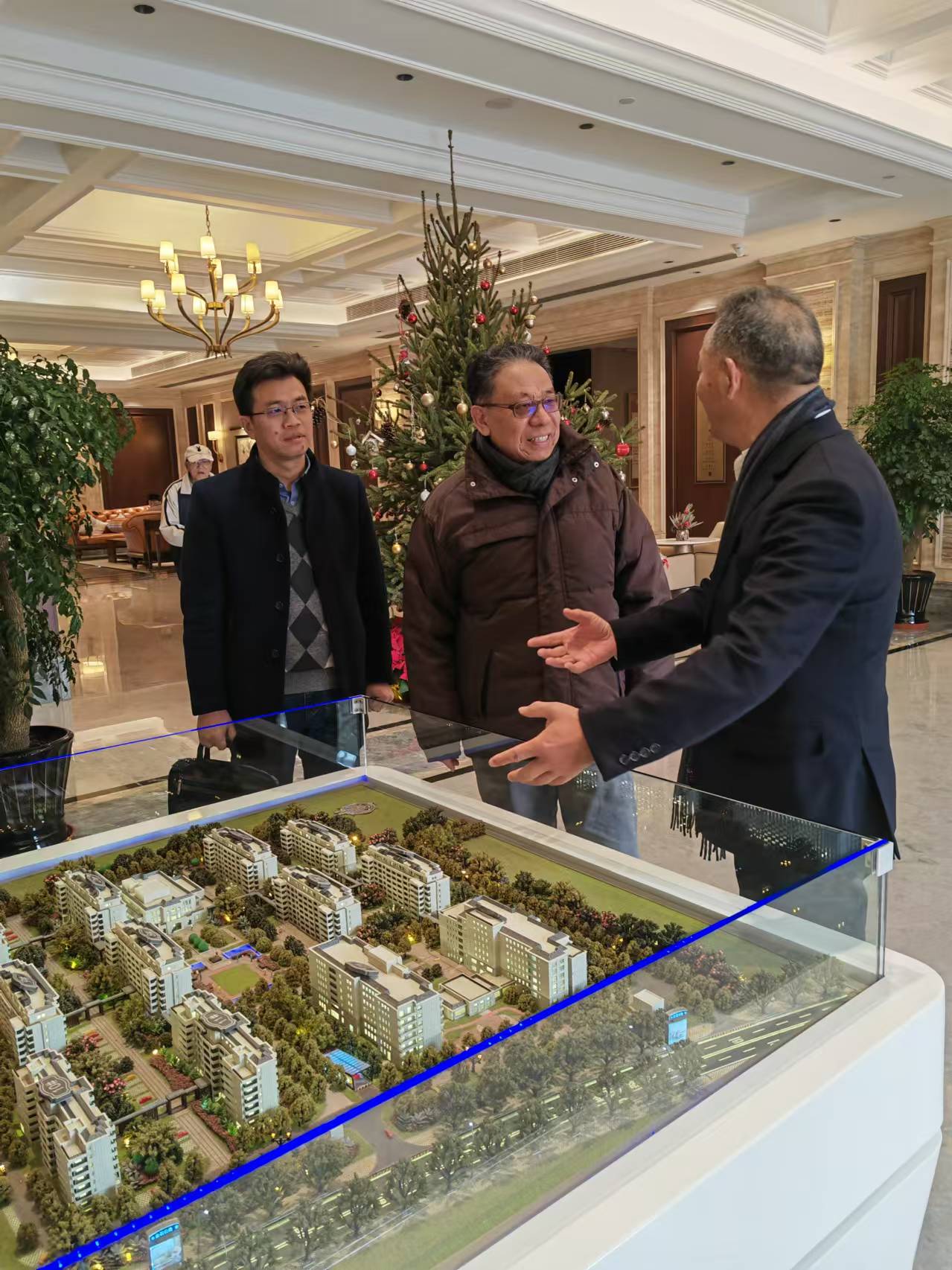 走访看望市政协委员，上海鸿越实业有限公司董事长周保云