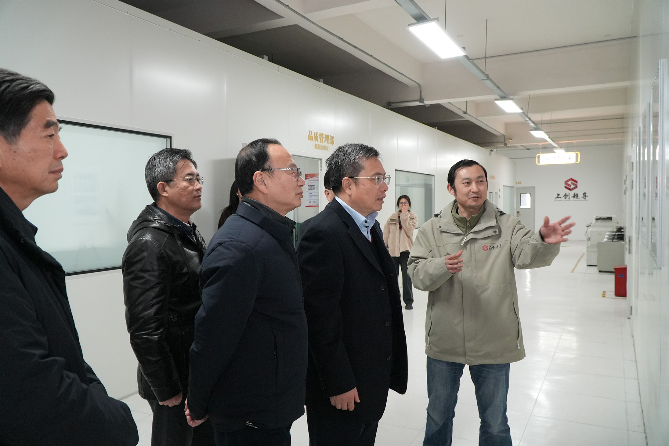 参观上创超导展板