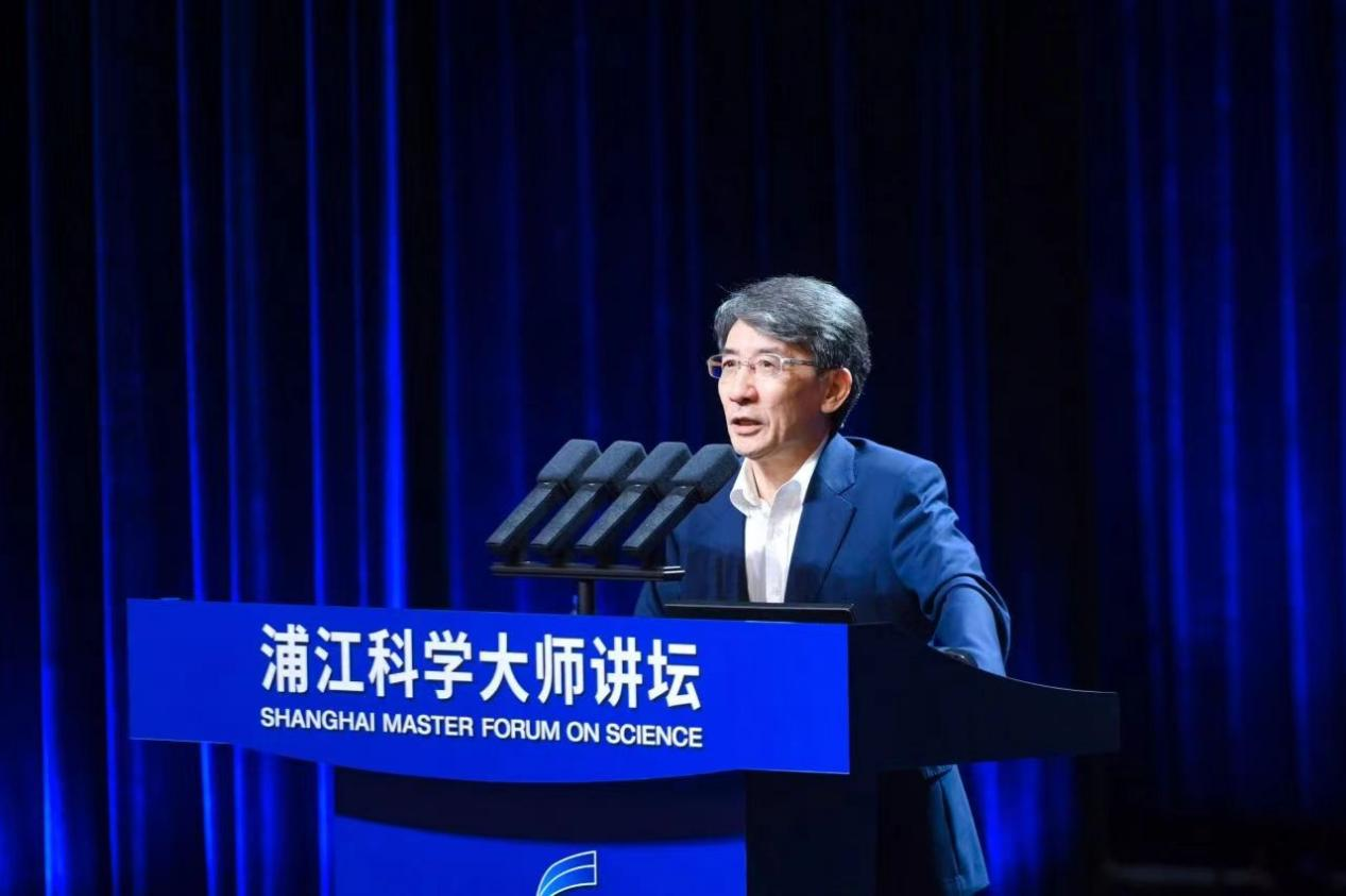 9月8日,浦江科学大师讲坛第八期在复旦大学相辉堂开讲.