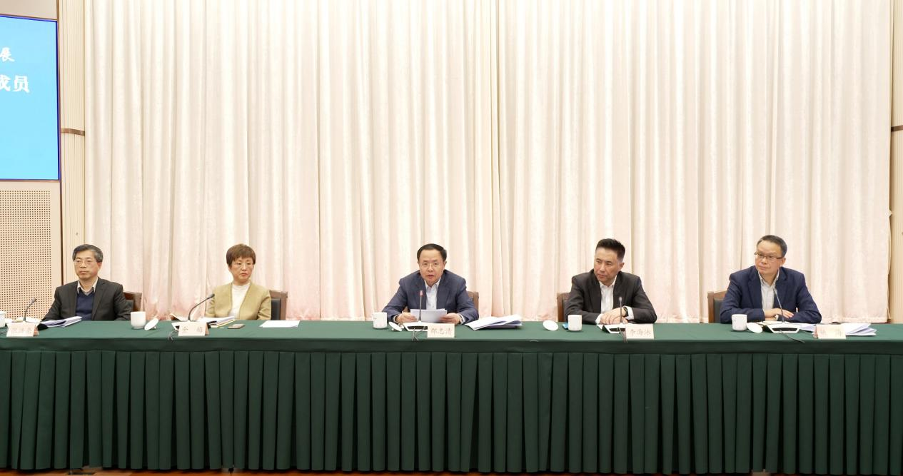 12月6日，上海市政协召开台胞联络组成员专题座谈会，围绕“推动两岸关系融合发展”主题，共叙情谊、共谋发展。市政协副主席邵志清出席并讲话。