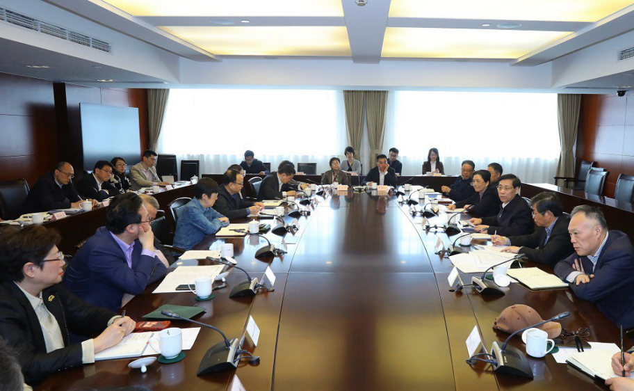 4月19日上午，上海市政协召开政协委员参与立法协商专题工作会议。市政协副主席吴信宝出席会议并讲话。