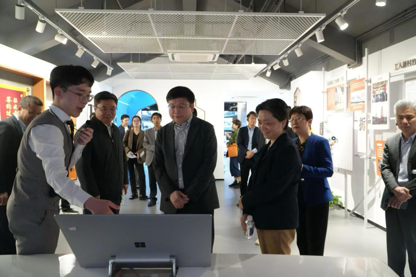 4月24日，市政协副主席陈群带队赴杨浦区开展重点课题调研，并召开座谈会听取相关情况介绍。