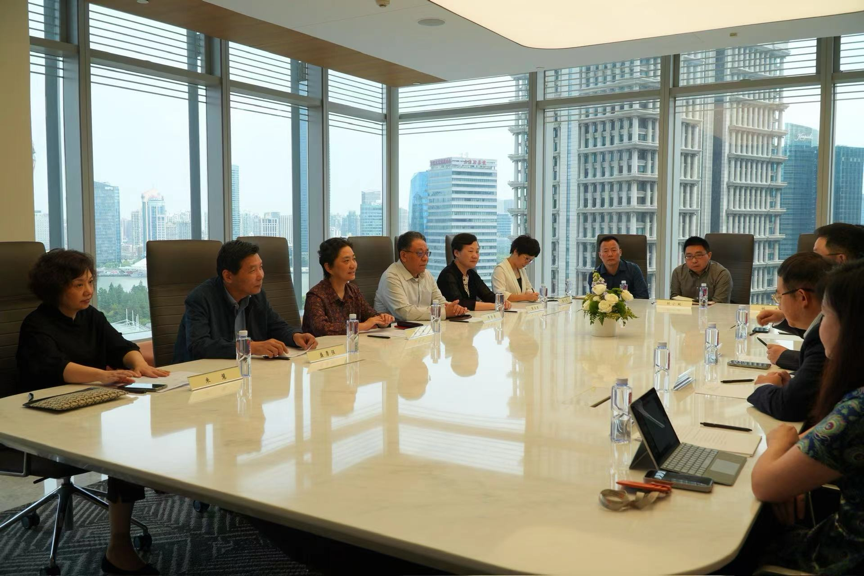 5月30日上午，上海市政协社法委赴中伦律师事务所走访市政协社会和法制委员会副主任，中伦律师事务所管理委员会主任赵靖。