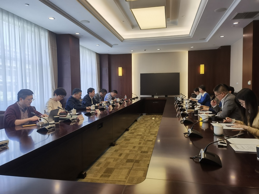 4月24日,上海市政协民族和宗教委员会召开“贯彻落实《宗教事务条例》有关情况——加强上海互联网宗教信息服务管理”课题组会议。