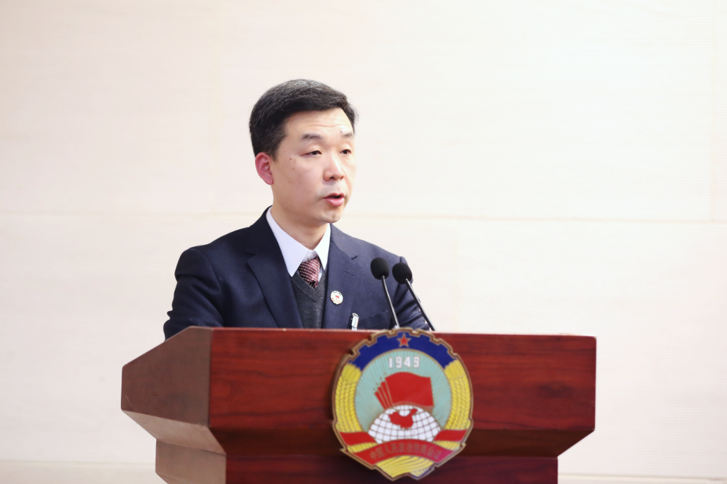△乔宇代表区政协教科卫体委作《关于我区抢占“元宇宙”新赛道发展先机的建议》的发言
