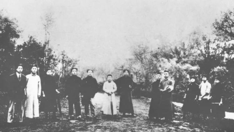 1920年5月欢送赴法勤工俭学的新民学会会员在半淞园留影