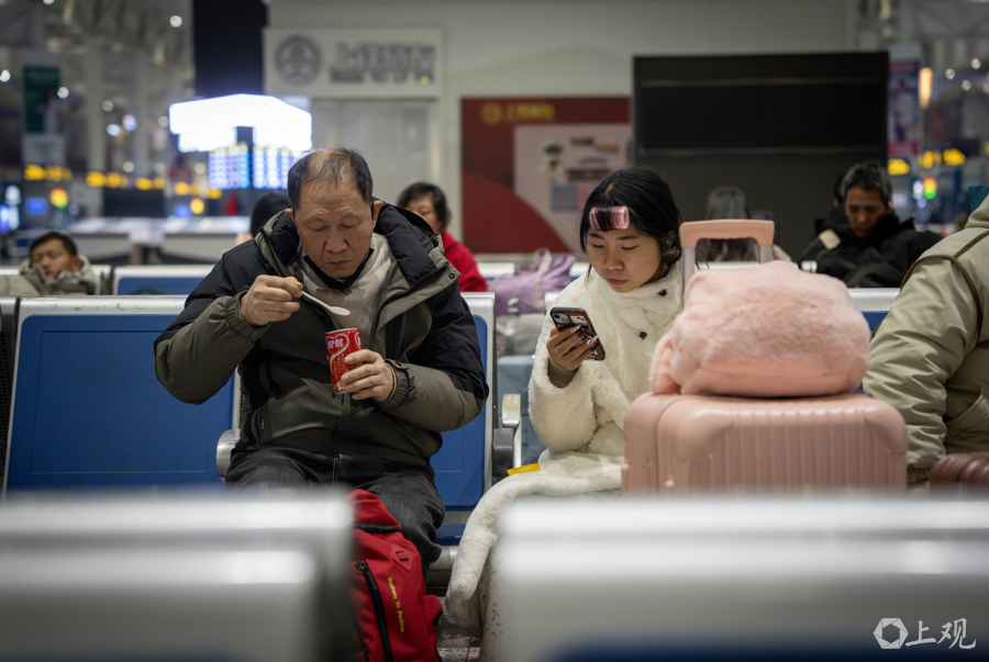 乘客自备了早饭。