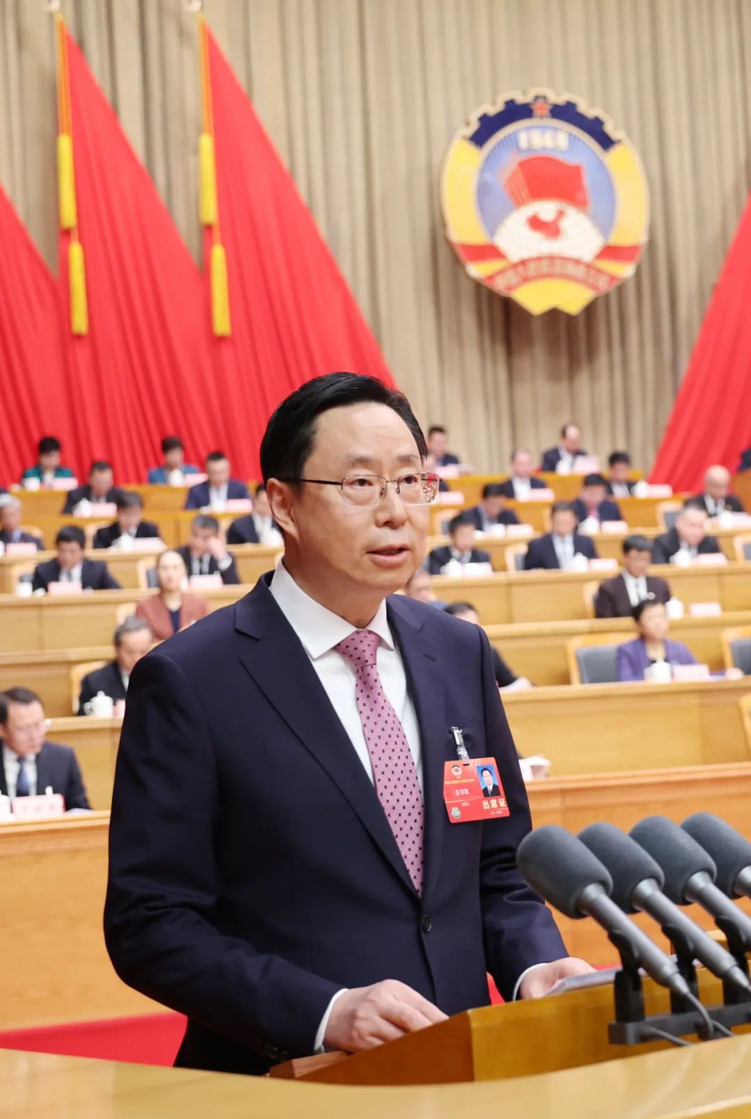 12日,在政协黑龙江省第十三届委员会第三次会议上,蓝绍敏作常委会工作报告。黑龙江日报记者 荆天旭 摄