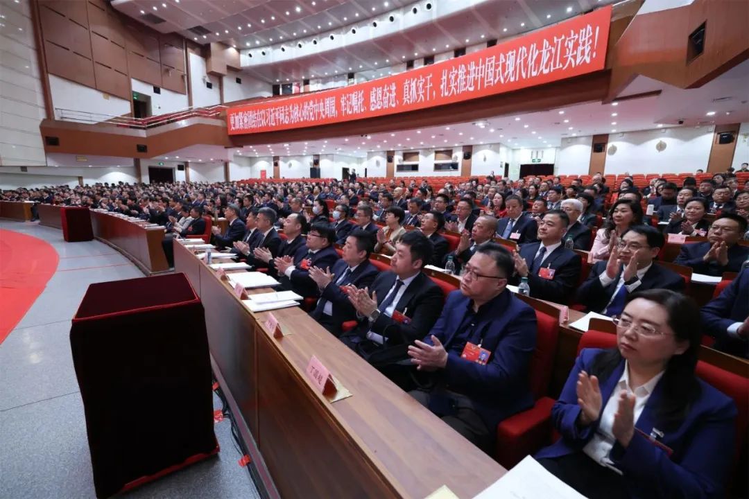 委员们精神饱满