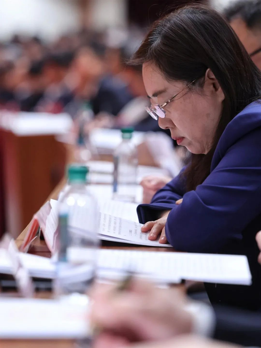 仔细研读