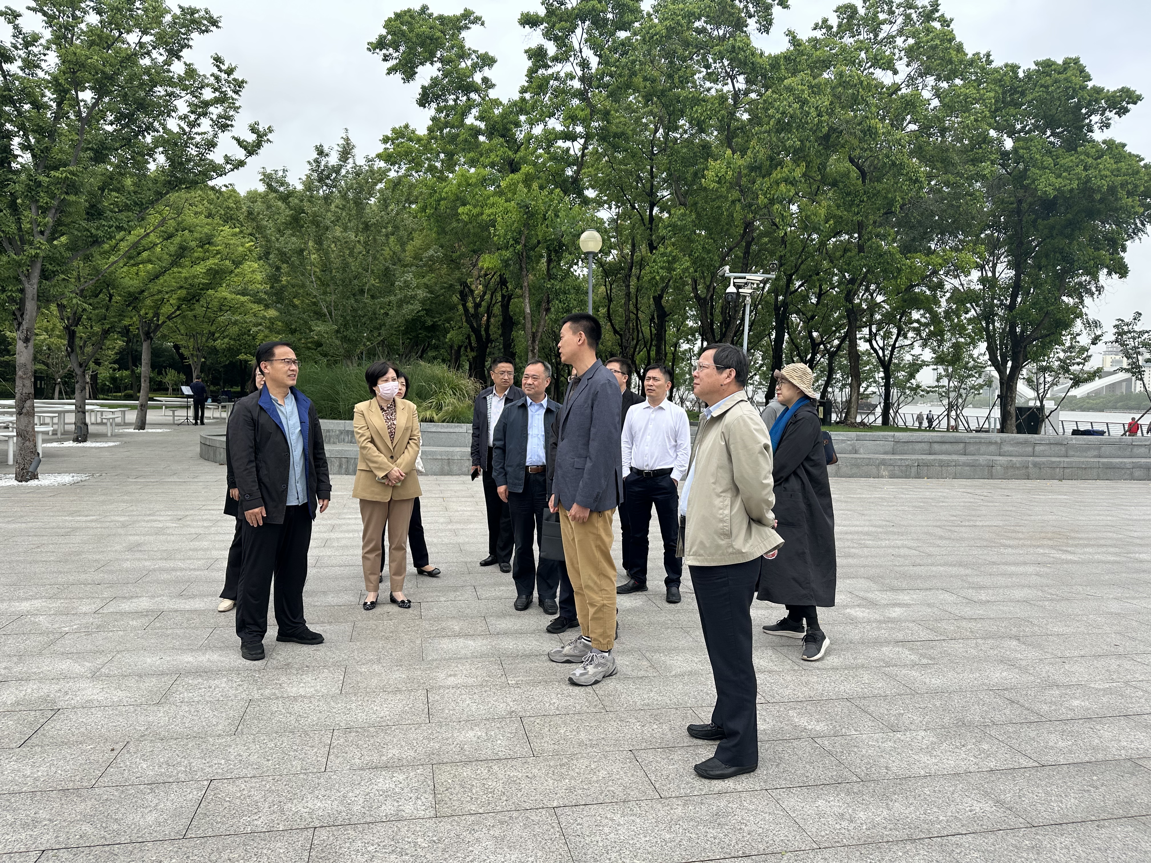 松江区中山街道政协委员工作站开展“加快松江新城通波塘沿线景观全线贯通,打造人民向往的滨河休闲共享空间”协商活动