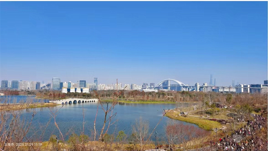 游客蛇年首日登顶双子山。 图片来源:小红书