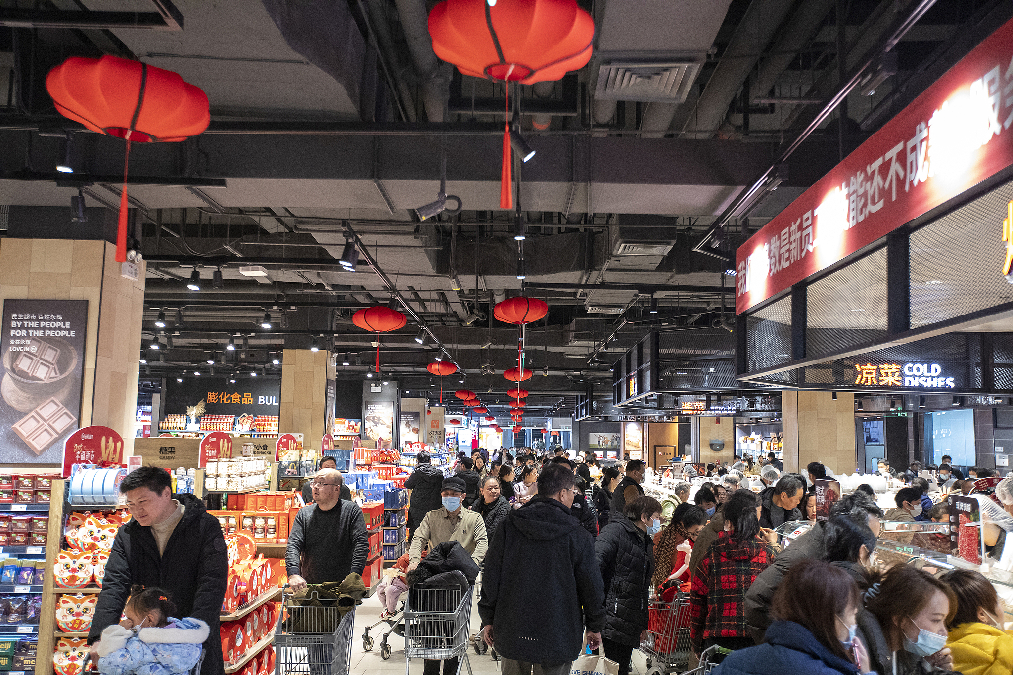 2025年1月，上海首家永辉超市“学习胖东来”自主调改店。