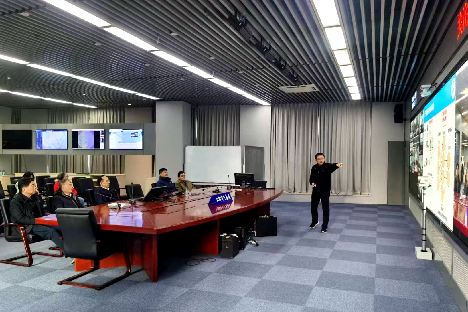 许建明介绍相关情况