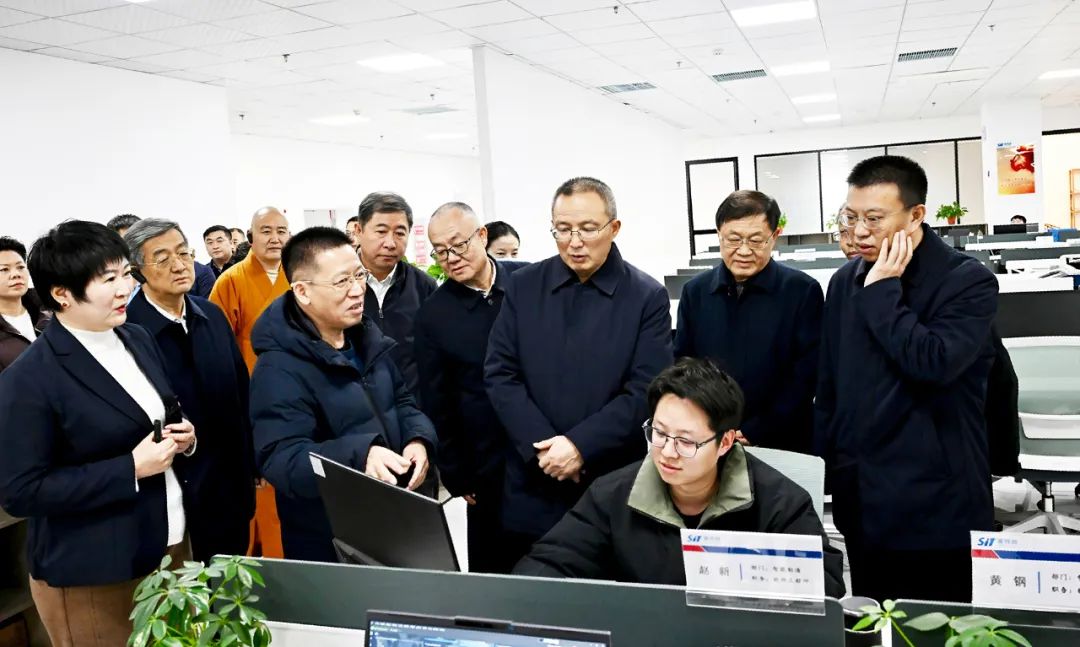 2月18日至19日，山西省政协主席、住晋全国政协委员履职活动召集人张春林带领住晋全国政协委员在晋城市开展考察。山西政协报记者 许斌&nbsp; 摄