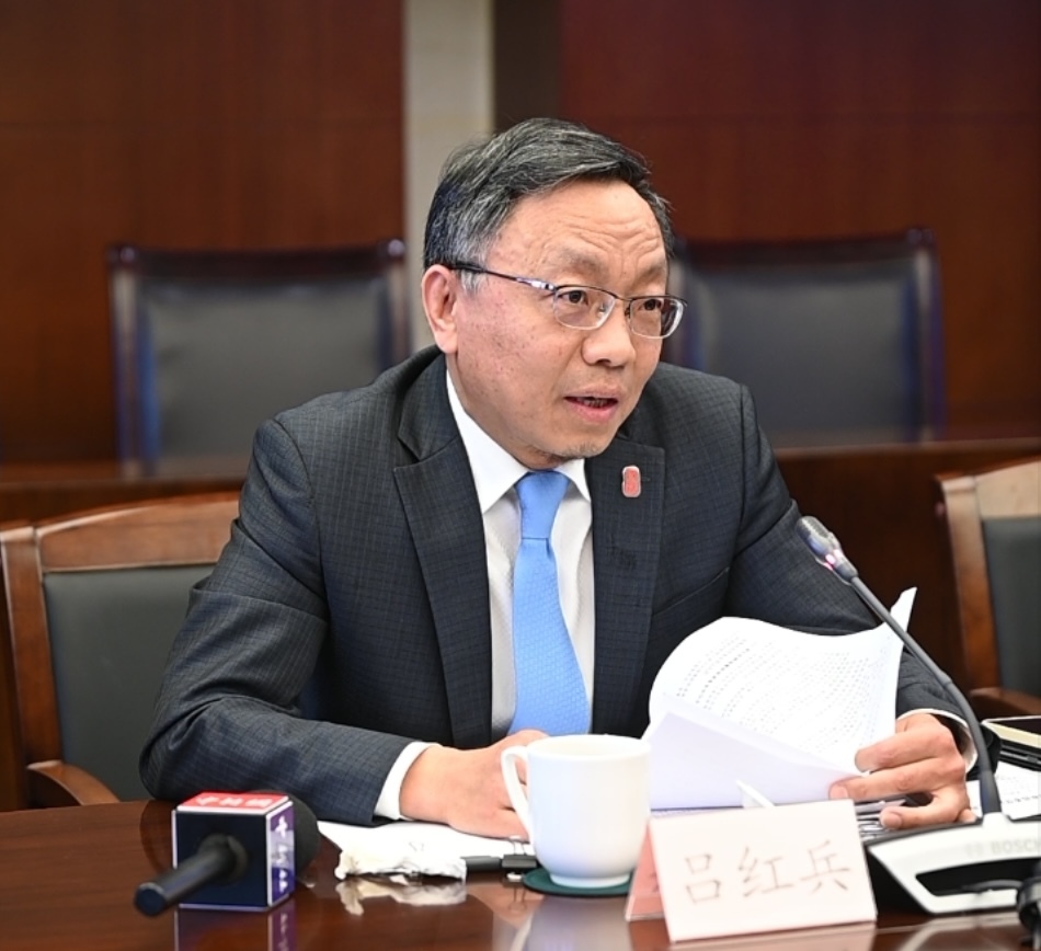 2025年2月27日，上海市政协举办在沪全国政协委员记者见面会，全国政协委员吕红兵发言。澎湃新闻记者 张呈君 图