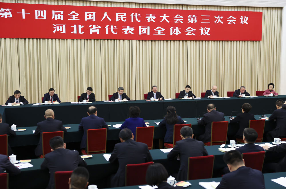 3月6日下午,中共中央政治局常委、国务院总理李强参加十四届全国人大三次会议河北代表团审议。新华社记者 黄敬文 摄