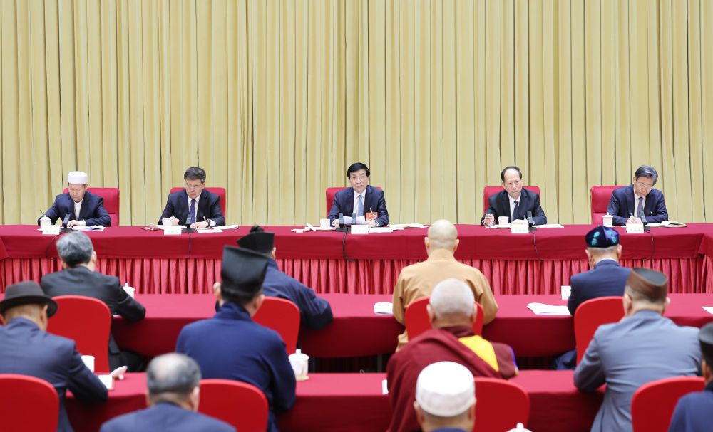 3月6日上午,中共中央政治局常委、全国政协主席王沪宁参加全国政协十四届三次会议宗教界委员小组会。新华社记者 姚大伟 摄