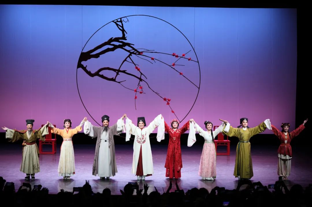 浙百版《西园记》谢幕（图源浙百官微，下同）