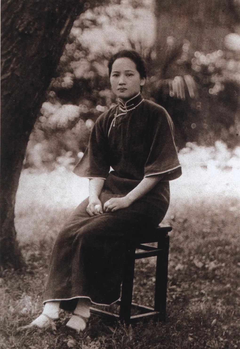 1925年春,宋庆龄在上海留影
