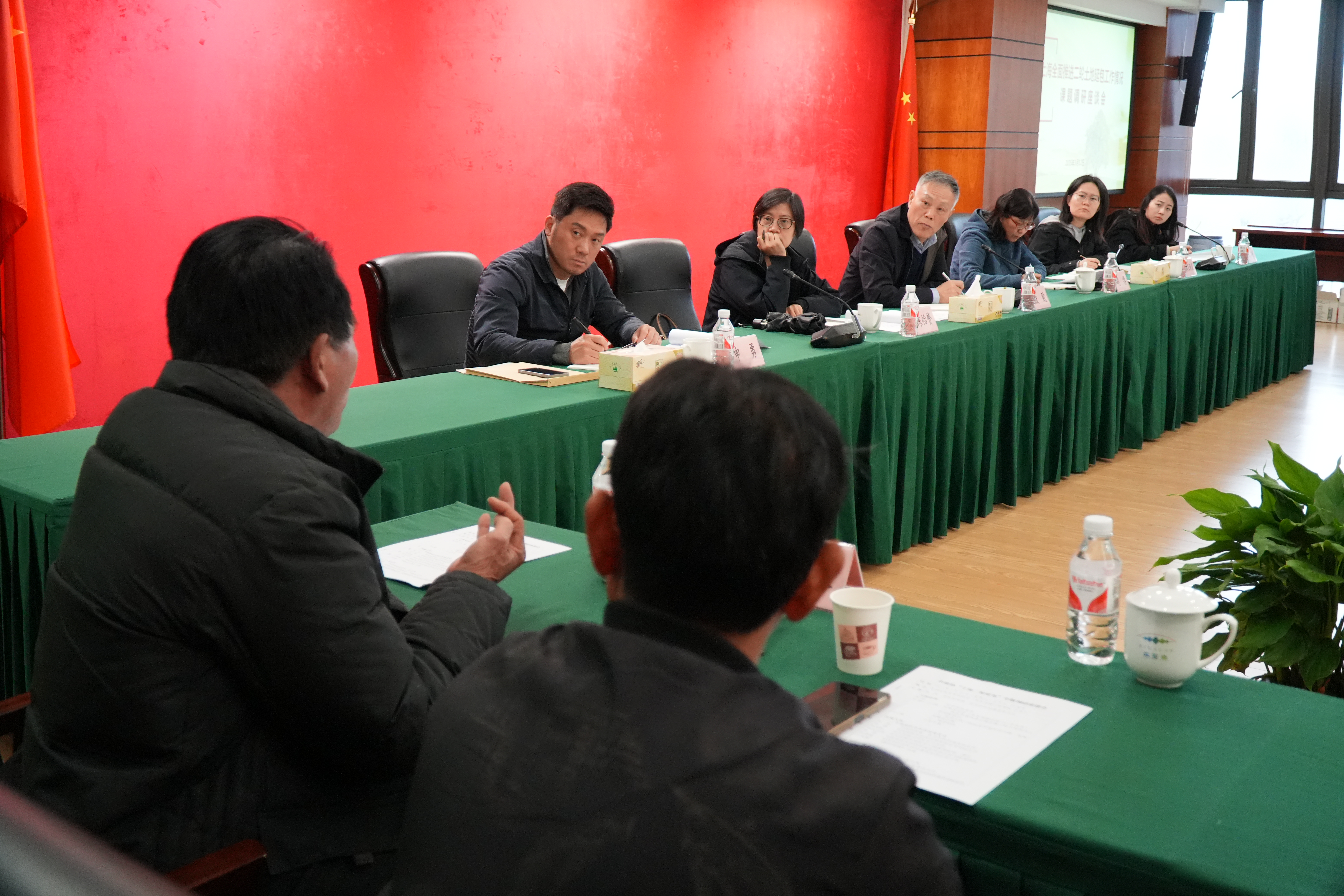 与会村民代表反映情况
