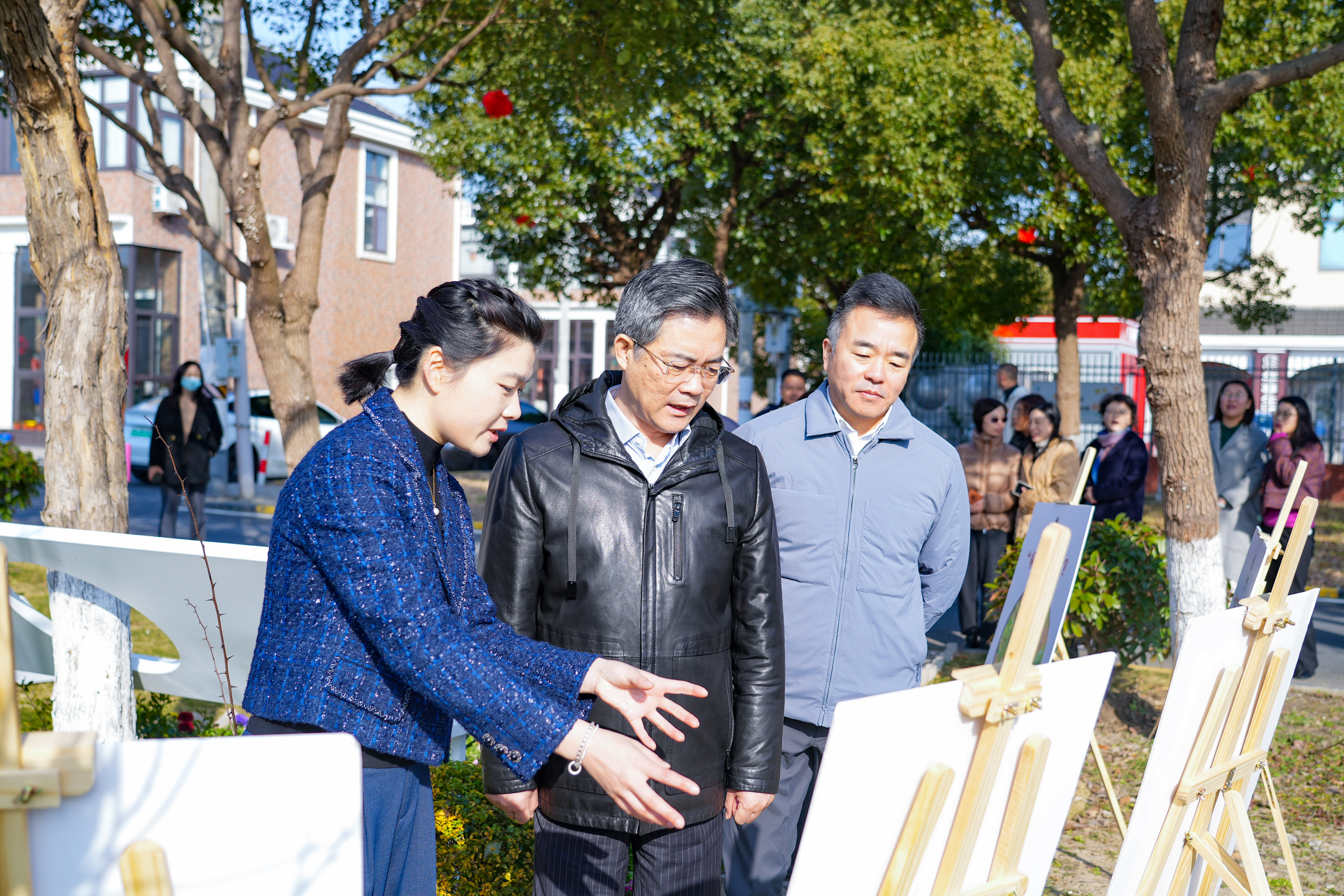 陈勇章走访调研庭院经济工作