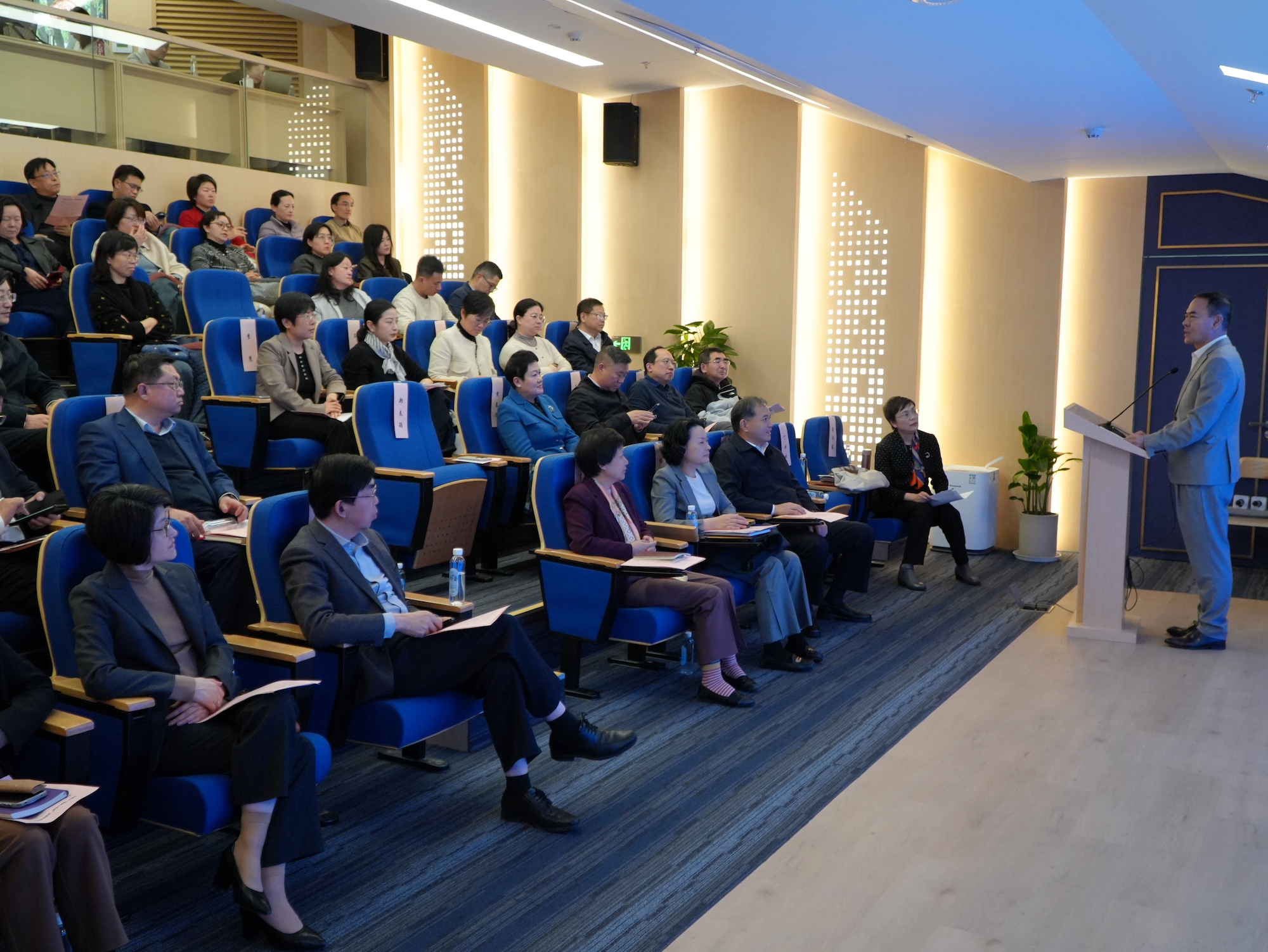 郑春颖常委发言