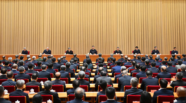 4月8日至9日，中央周边工作会议在北京举行。中共中央总书记、国家主席、中央军委主席习近平出席会议并发表重要讲话。李强、赵乐际、王沪宁、蔡奇、丁薛祥、李希、韩正出席会议。新华社记者 岳月伟 摄