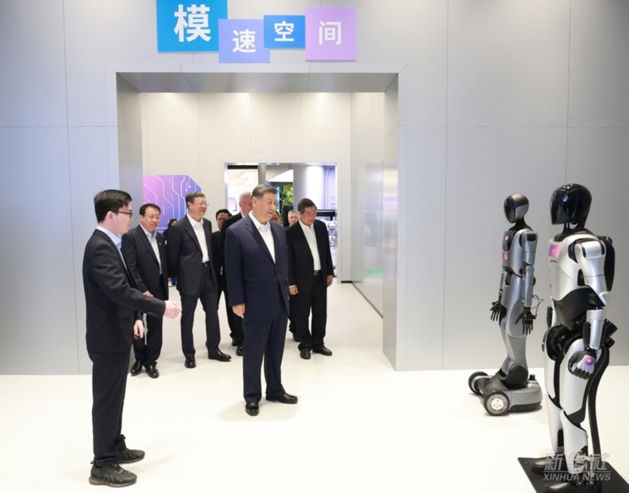 据新华社