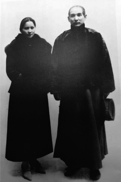 1919年的孙中山与宋庆龄 照片由作者提供
