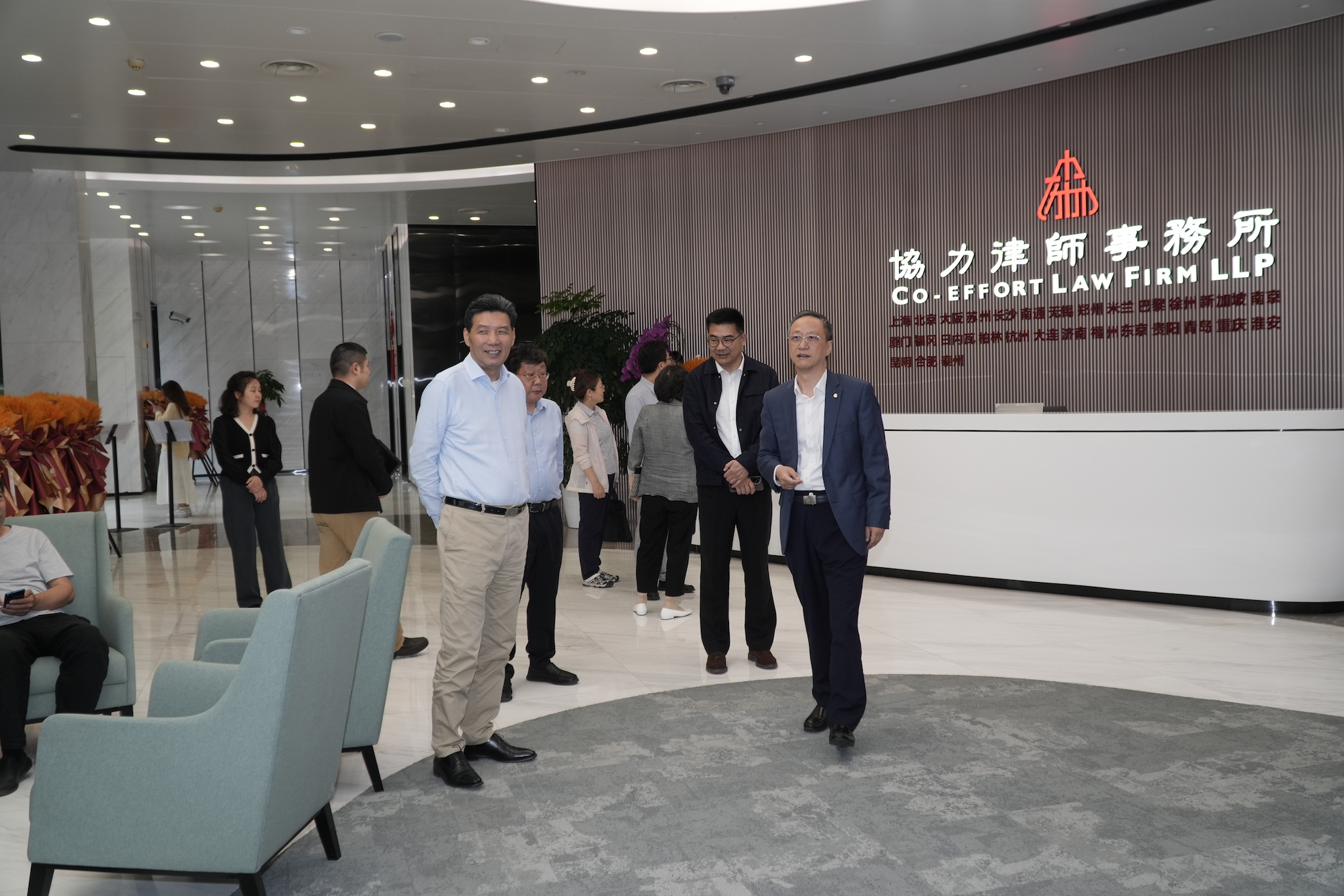 走访看望市政协常委、社会和法制委员会副主任、无党派人士界别副召集人、协力律师事务所专职律师游闽键